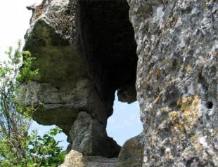 Mangup-Kale – koobaslinn Krimmis Kus on Theodoro Vürstiriik